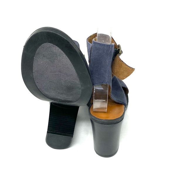 Bella Vita Sandals - Picture 5 of 8